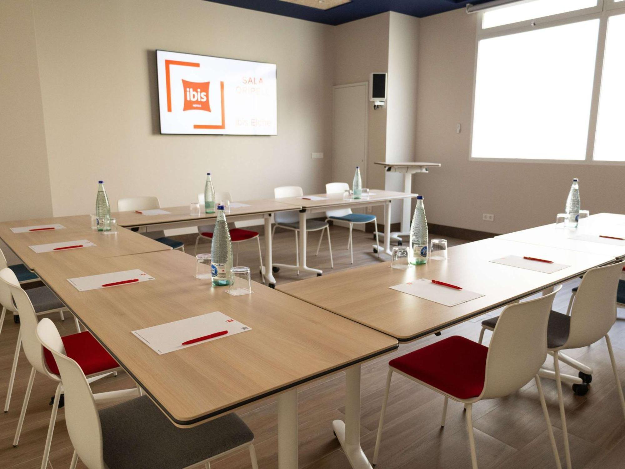 Ibis Elche Hotel Exterior photo